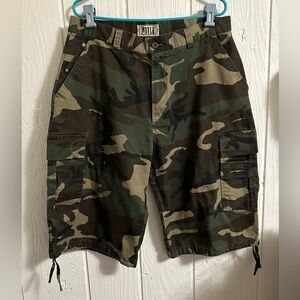 BTL Men’s Green & Brown Camouflage Cargo Shorts